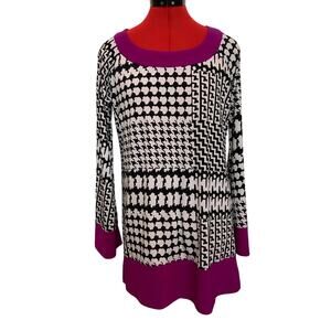 Black & White Geometric Top w/ Magenta Trim Size Small